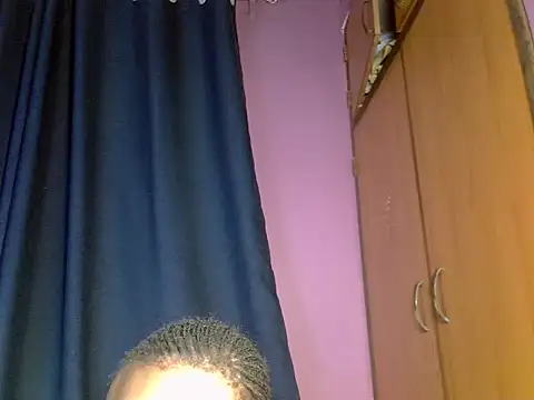 Queen petite  online show from April 3, 2026, 6:28 pm