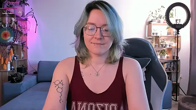 alisahug online show from October 13, 2025, 9:53 am