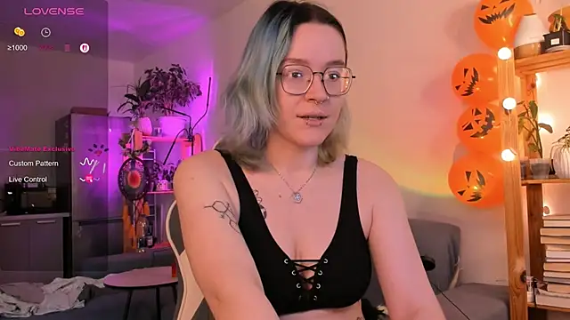 alisahug online show from October 22, 2025, 10:59 am