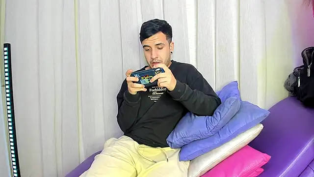 SlimLoves online show from February 8, 2026, 7:12 am