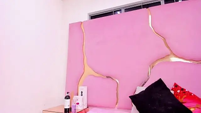 VaneLin18 online show from December 3, 2025, 9:35 pm