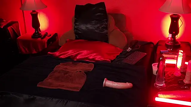 JenniferCD online show from November 18, 2025, 6:12 pm