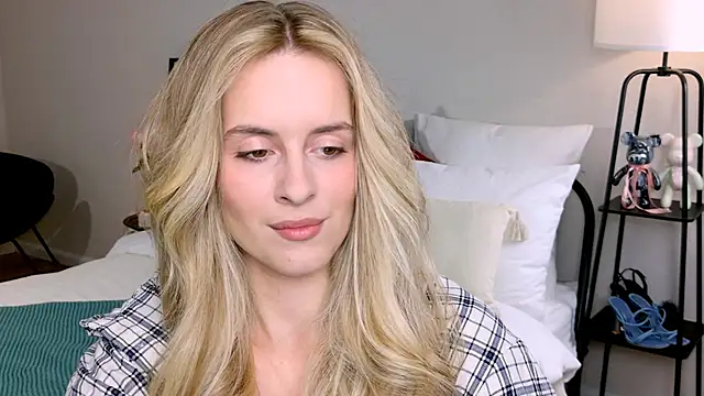 RozzitaBedberry online show from September 26, 2025, 2:10 pm