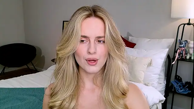 RozzitaBedberry online show from October 5, 2025, 12:03 pm