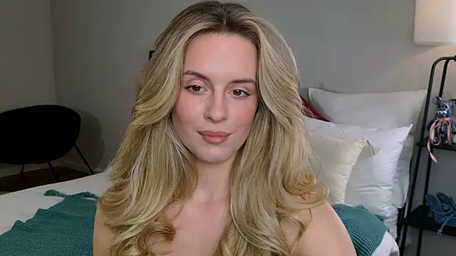 RozzitaBedberry online show from November 21, 2025, 1:10 pm