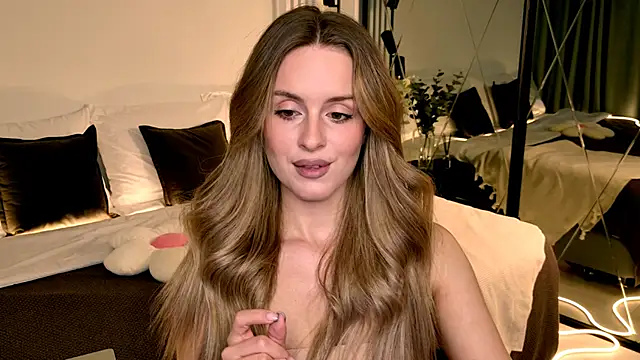 RozzitaBedberry online show from March 25, 2026, 12:44 pm