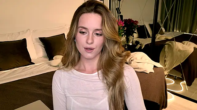 RozzitaBedberry online show from April 24, 2026, 3:36 pm