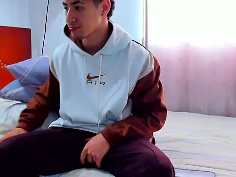 Snapshot of Chandler_ken chatting on November 28, 2025, 1:14 pm Chandler ken online show from November 28, 2025, 1:14 pm