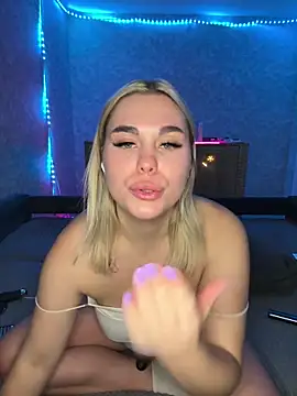 Snapshot of Evaaa_Babiesss chatting on December 10, 2024, 6:17 pm Evaaa Babiesss online show from December 10, 2024, 6:17 pm