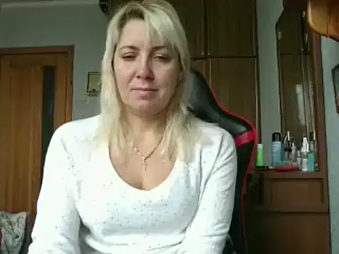 IrinaB1 online show from November 9, 2025, 7:39 am