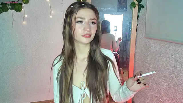 Snapshot of ari_kat chatting on January 10, 2025, 5:15 am ari kat online show from January 10, 2025, 5:15 am