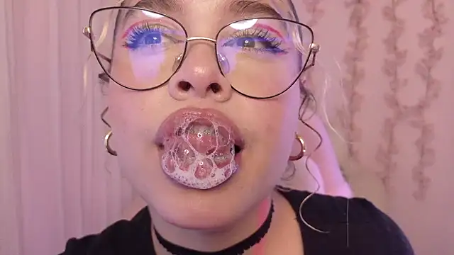 Haelycute online show from May 29, 2026, 4:21 am