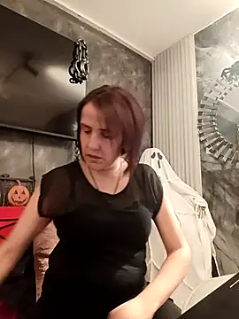 Snapshot of IsisBlake chatting on October 17, 2025, 5:37 pm IsisBlake online show from October 17, 2025, 5:37 pm