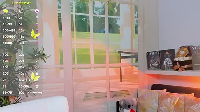 pretty little thing online show from March 11, 2025, 1:05 am