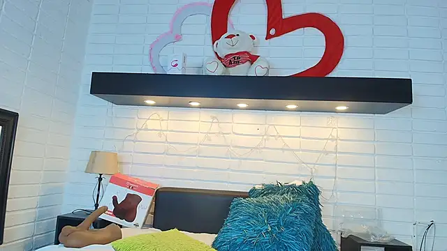 HannaBrave online show from March 5, 2025, 12:33 pm