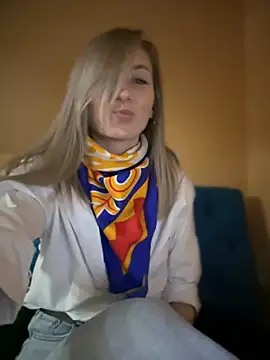 Crazy-Rosa online show from February 10, 2025, 5:52 pm