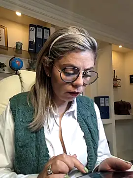 Snapshot of Cata_Office-12 chatting on February 12, 2025, 3:16 pm Cata Office-12 online show from February 12, 2025, 3:16 pm