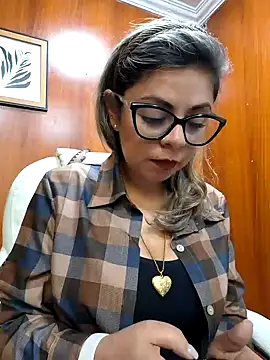 Snapshot of Cata_Office-12 chatting on September 23, 2025, 3:37 pm Cata Office-12 online show from September 23, 2025, 3:37 pm