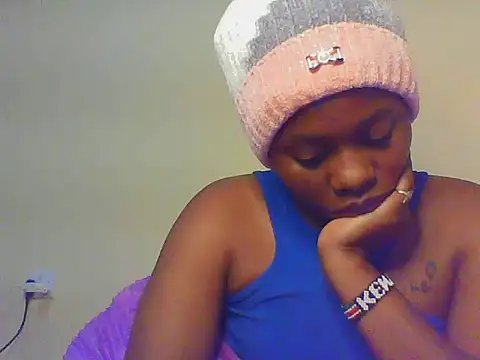 Snapshot of EBONYVANILLA02 chatting on November 11, 2025, 9:26 pm EBONYVANILLA02 online show from November 11, 2025, 9:26 pm