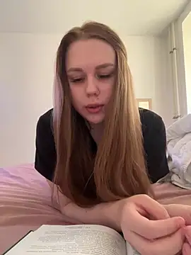 Snapshot of Marylallka5 chatting on July 25, 2026, 5:38 am Marylallka5 online show from July 25, 2026, 5:38 am