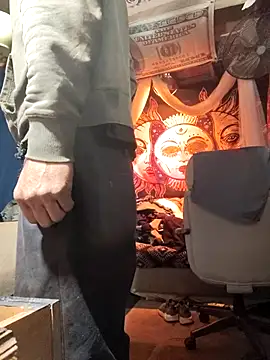 Snapshot of Gillygilly76 chatting on March 16, 2025, 10:00 am Gillygilly76 online show from March 16, 2025, 10:00 am