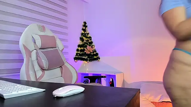 Snapshot of Gaby_Miller22 chatting on December 9, 2024, 12:23 am Gaby Miller22 online show from December 9, 2024, 12:23 am