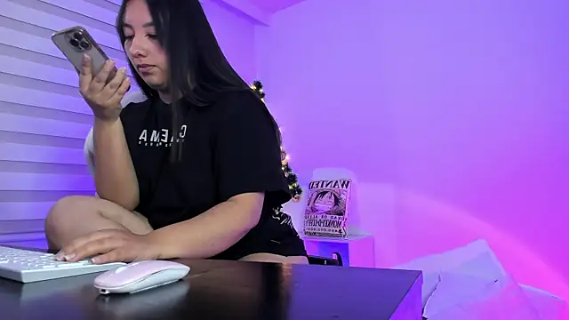 Snapshot of Gaby_Miller22 chatting on December 11, 2024, 12:12 am Gaby Miller22 online show from December 11, 2024, 12:12 am