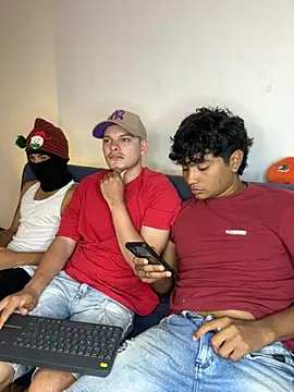  Ottis  online show from November 11, 2025, 5:57 pm