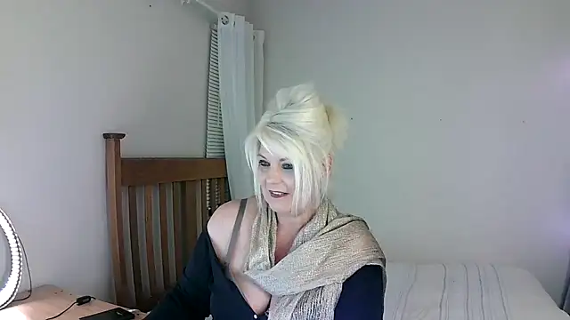 Snapshot of Miahotmilf chatting on February 16, 2025, 12:30 am Miahotmilf online show from February 16, 2025, 12:30 am