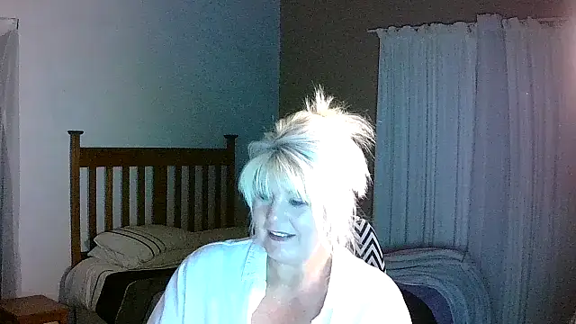 Snapshot of Miahotmilf chatting on November 7, 2025, 9:04 pm Miahotmilf online show from November 7, 2025, 9:04 pm