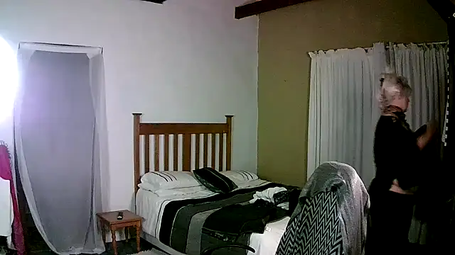 Snapshot of Miahotmilf chatting on November 15, 2025, 10:04 pm Miahotmilf online show from November 15, 2025, 10:04 pm