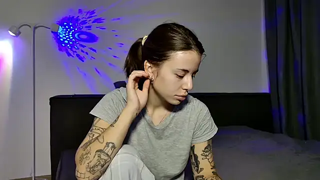 Snapshot of MazzyDoll chatting on November 26, 2025, 5:52 am MazzyDoll online show from November 26, 2025, 5:52 am