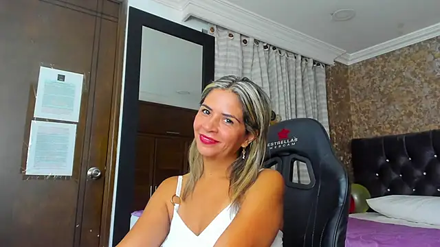 stella xue online show from February 27, 2025, 11:04 pm