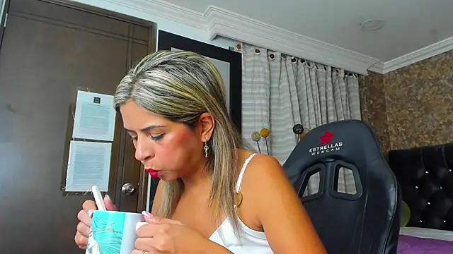 stella xue online show from February 28, 2025, 2:09 am