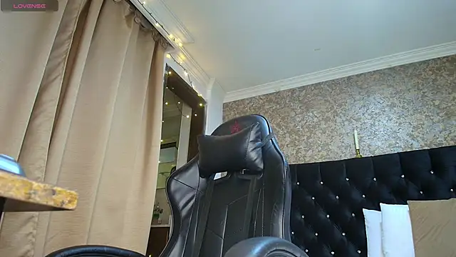 stella xue online show from March 7, 2025, 12:01 pm