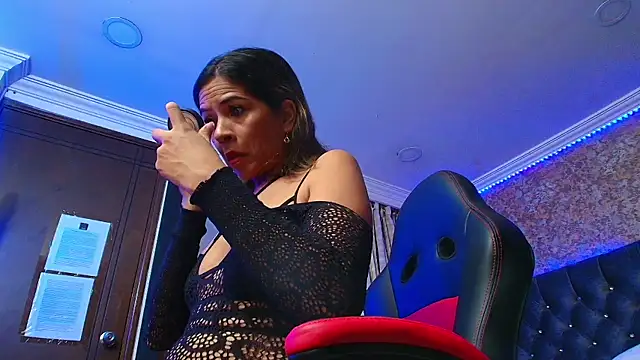 stella xue online show from October 2, 2025, 8:05 pm