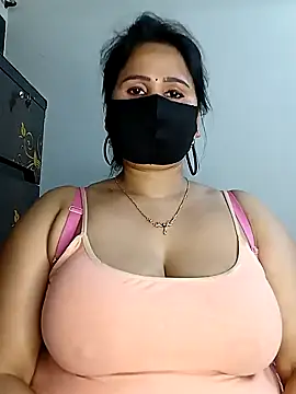 Snapshot of Tishani chatting on January 7, 2025, 5:42 pm Tishani online show from January 7, 2025, 5:42 pm