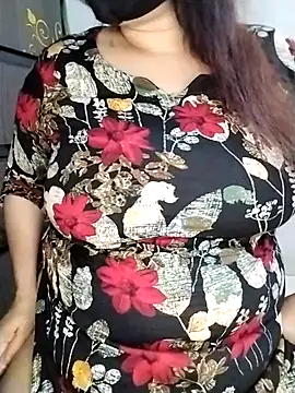 Snapshot of Tishani chatting on November 28, 2025, 11:24 am Tishani online show from November 28, 2025, 11:24 am