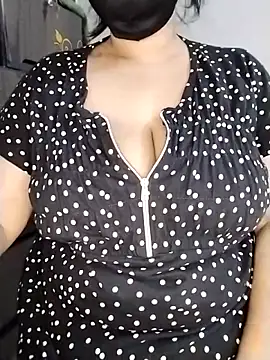 Snapshot of Tishani chatting on December 2, 2025, 10:31 am Tishani online show from December 2, 2025, 10:31 am