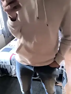 Snapshot of Naked_Ben chatting on September 16, 2025, 1:23 pm Naked Ben online show from September 16, 2025, 1:23 pm