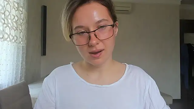 Lilith lutherlow online show from June 27, 2026, 1:17 pm