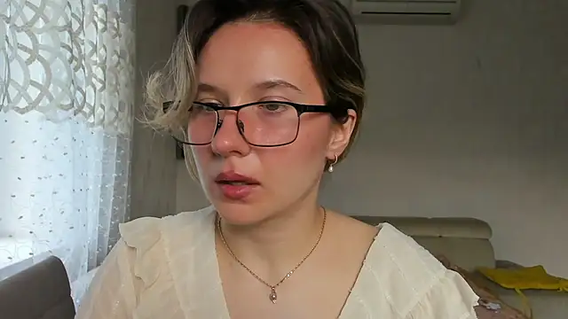 Lilith lutherlow online show from July 23, 2026, 1:53 pm