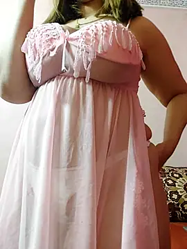 LoNa-daloua online show from February 23, 2026, 8:39 pm