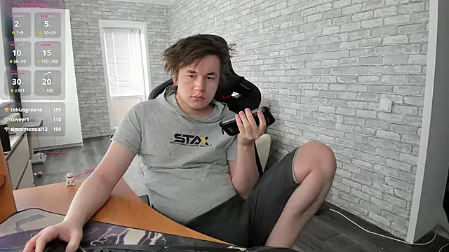 iliaskrislove online show from February 18, 2025, 9:32 am