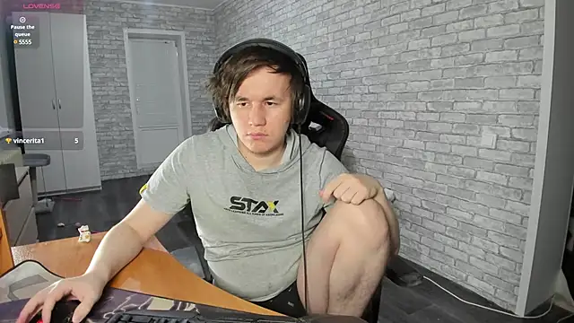 iliaskrislove online show from February 19, 2025, 4:44 pm