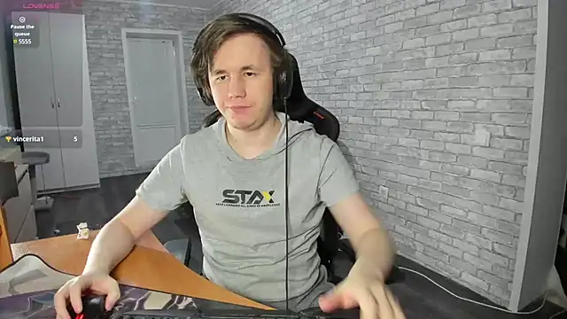 iliaskrislove online show from February 20, 2025, 7:52 pm