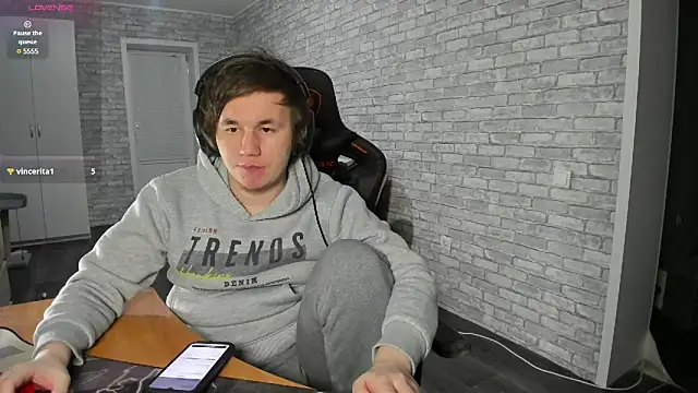 iliaskrislove online show from February 21, 2025, 5:53 pm