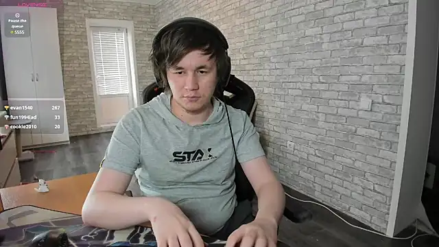 iliaskrislove online show from March 3, 2025, 11:22 am
