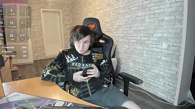 iliaskrislove online show from March 8, 2025, 7:31 pm