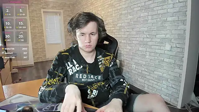 iliaskrislove online show from March 10, 2025, 3:12 am